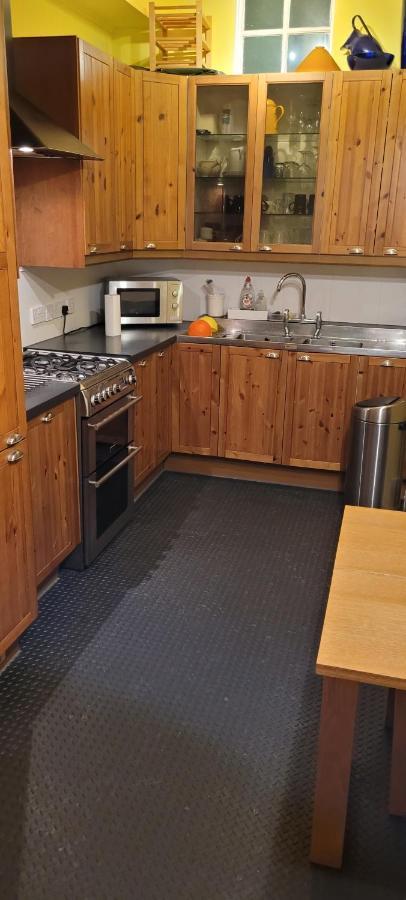 City Centre Flat - Sleep Upto 4 เอดินบะระ ภายนอก รูปภาพ